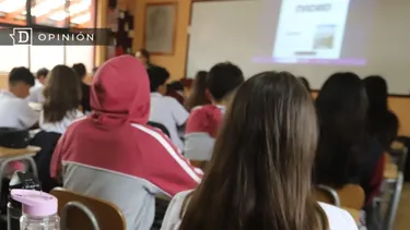 El Desconcierto | 26850 estudiantes en una sala de clases.webp