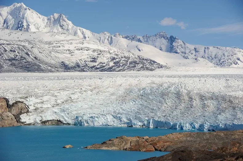 Ley de Glaciares de Javier Milei que amenaza la naturaleza es aprobada en Argentina - Agencia EFE