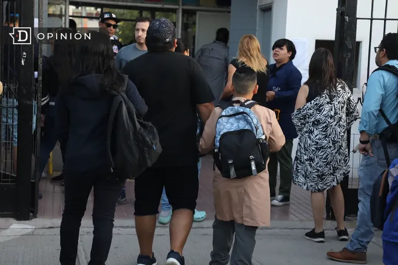 24277 escolares entrando a clases 2.webp