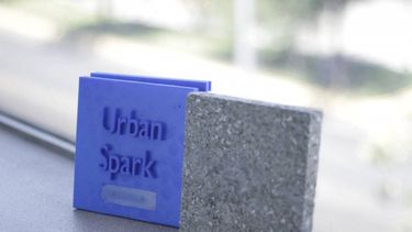 Urban Spark: la baldosa creada por una chilena que podría volver autosustentables a las ciudades
