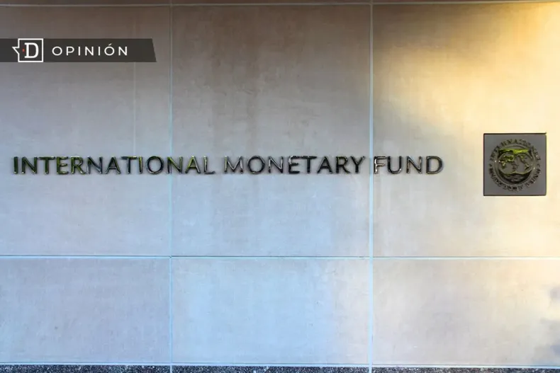 16222 muralla con letras que dicen fondo monetario internacional e.webp