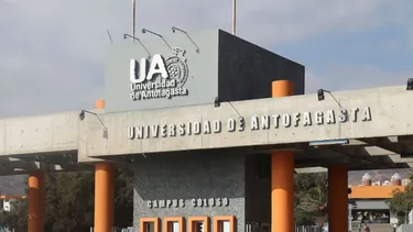 Mujer consigue en tribunales indemnización de $60 millones tras quedar sin título por error de la Universidad de Antofagasta