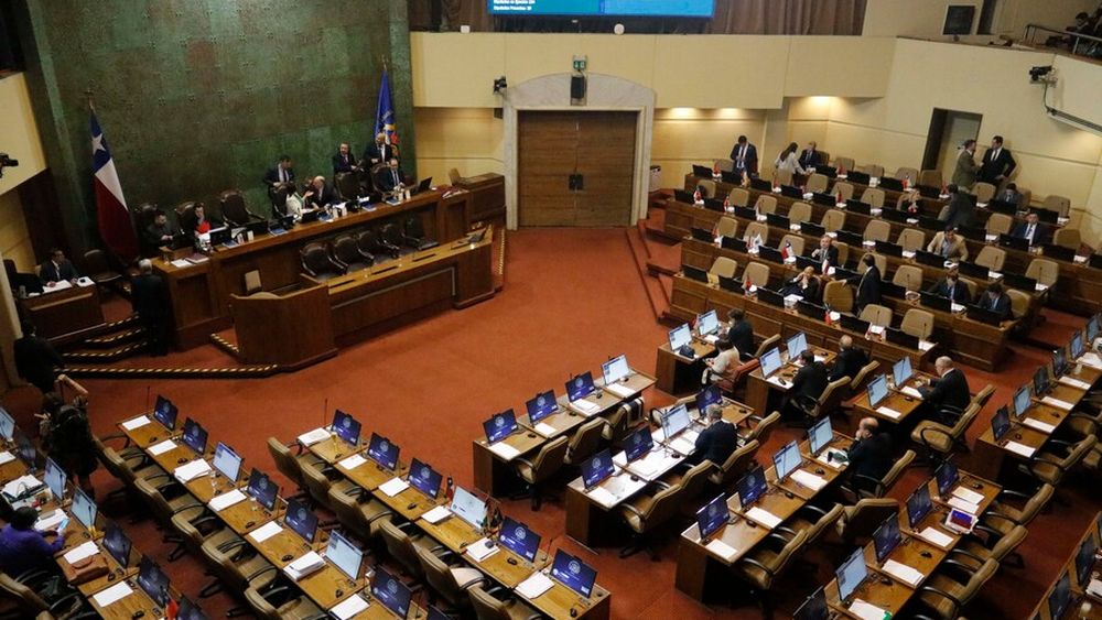 4,9% de alza para sector público aprobado: licencias médicas duplican a las del sector privado