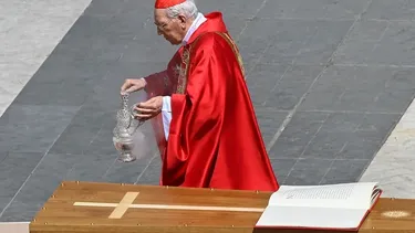 Adiós padre: Fieles brindan multitudinaria, solemne y sentida despedida al papa Francisco