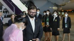 Boric a su llegada a Bangkok a cumbre APEC: Espero llevar buenas noticias a nuestro país