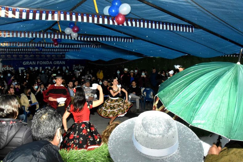 Lluvias en plenas Fiestas Patrias - Agencia Uno
