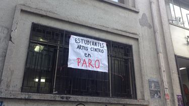 Estudiantes de Artes de la Universidad de Chile confirman paro indefinido para exigir la salida de docentes
