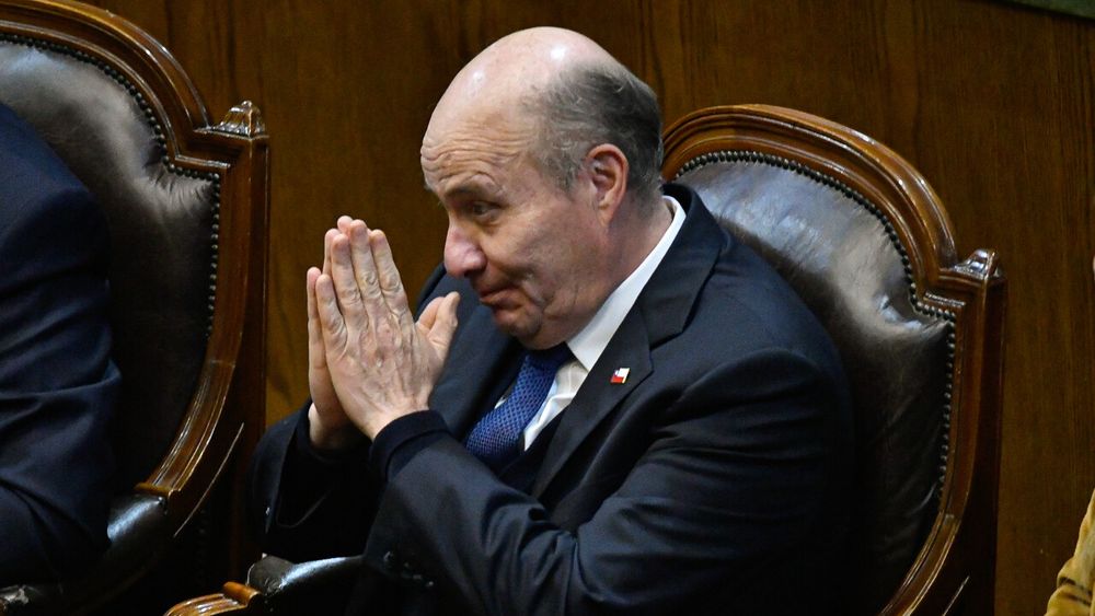 Ministro Jorge Quiroz es apuntado por sus errores - Agencia Uno
