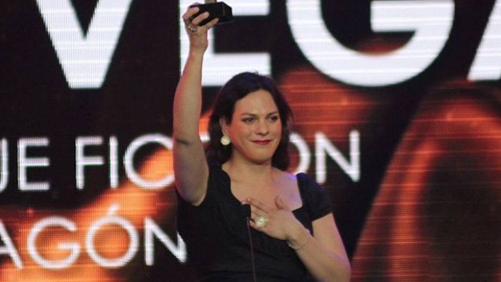 Daniela Vega llama a refundar este país tras ser distinguida en Premios Caleuche 2018