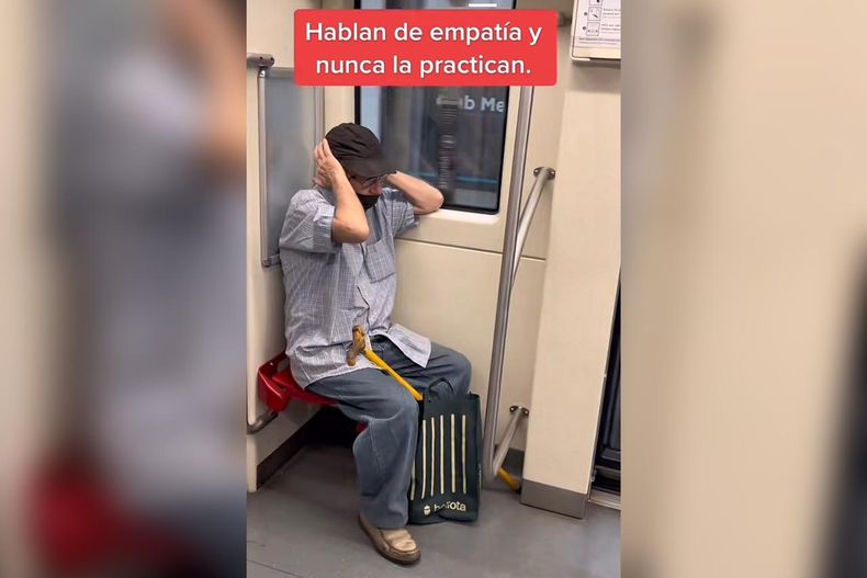 video piden empatia adulto mayor afectado por ruido de musicos en vagon del metro.jpeg