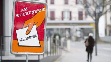 El Desconcierto | Suiza llamando a votar en plebiscito sobre libre entrada a inmigrantes.jpg