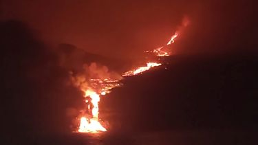 La inmensidad de la lava crea delta de 500 metros de ancho y decolora el mar en La Palma