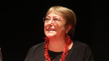 Bachelet explica por qué no fue al acto sobre estatua a Aylwin y valora su legado