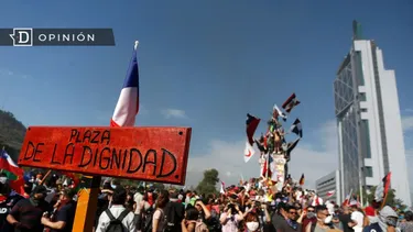 El Desconcierto | 24337 imagen de una manifestacion en plaza italia con un cartel qu.webp
