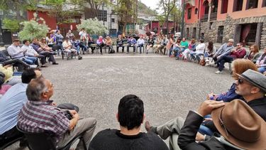 El Desconcierto | Cabildo ciudadano en barrio Bellavista de Santiago.jpg