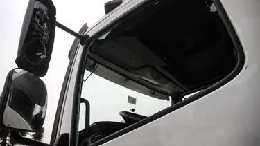 Guardia no sabía manejar, sacó camión sin permiso y mató a hombre: condenado a pagar $60 millones a padres de víctima