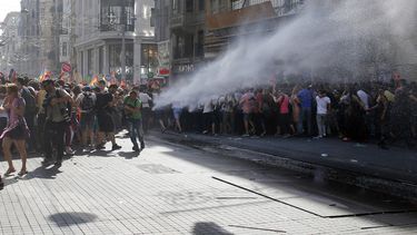 Gobierno turco reprime marcha del orgullo gay
