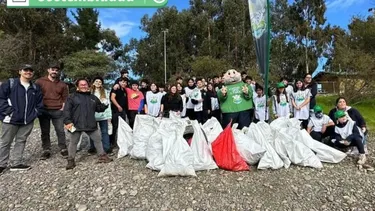 230 kilos de residuos son retirados en limpieza en río Rapel: Voluntarios colaboraron con ecosistema clave para las aves