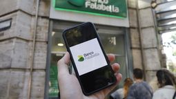 Fallas en servicios online: Sernac exige a Banco Falabella hacer mejoras en sus plataformas digitales