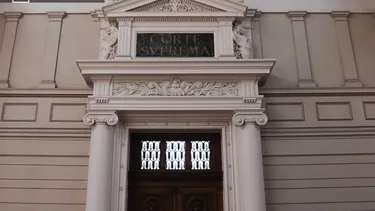 El Desconcierto | 26013 puerta de entrada a la corte suprema.webp