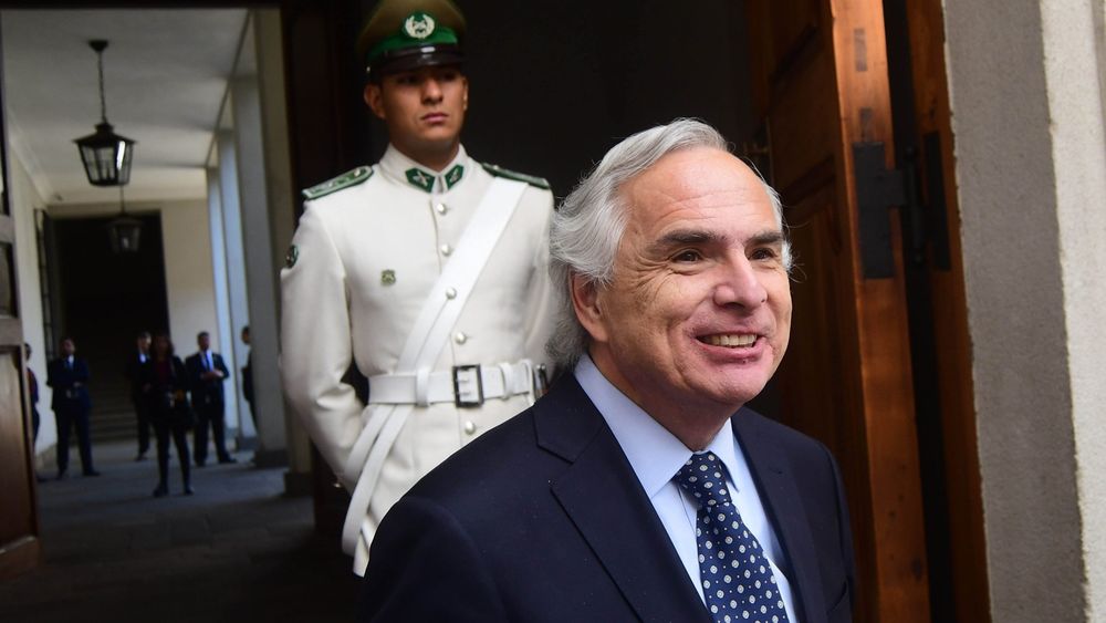 REDES| #RenunciaChadwick: Vuelven a pedir la salida del ministro tras conocerse videos de la muerte de Catrillanca