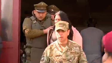 Mujer intentó quitarle el fusil de guerra a un militar que custodiaba un local de votación