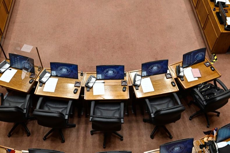 8118 a uno 1615314.jpg