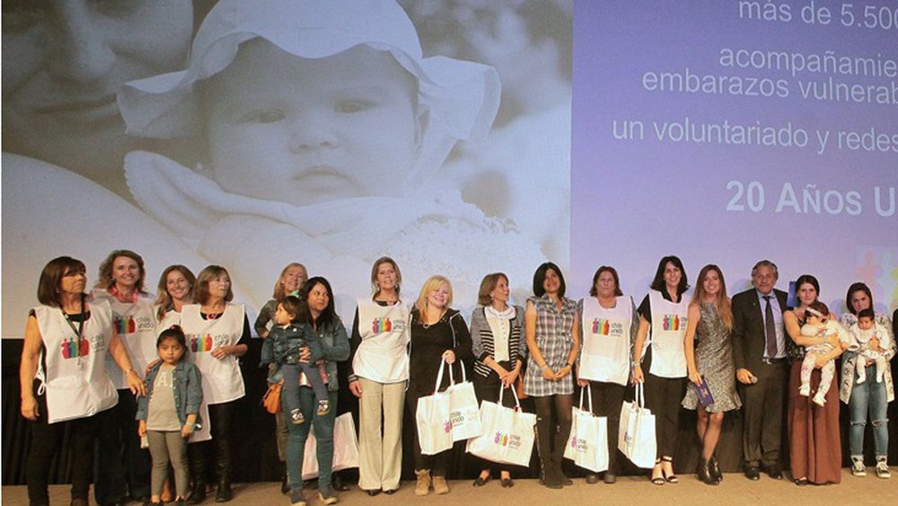 U. de Conce, El Mercurio y otras: Las marcas que auspiciaron la Noche por la Vida de la fundación antiaborto Chile Unido