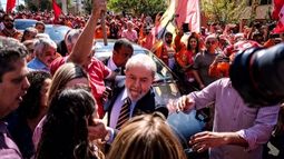 Brasil: Alcalde de Porto Alegre crea multa anti manifestantes para frenar protestas en apoyo a Lula