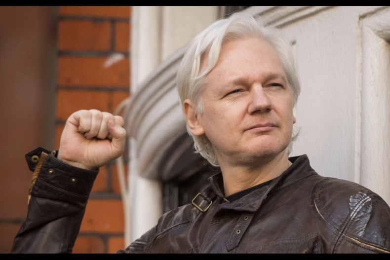 julian assange es liberado.png
