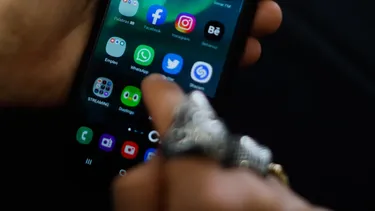 La echaron por decirle a colega gorda y negra a través de WhatsApp y en el trabajo: Suprema confirmó por ser acoso laboral
