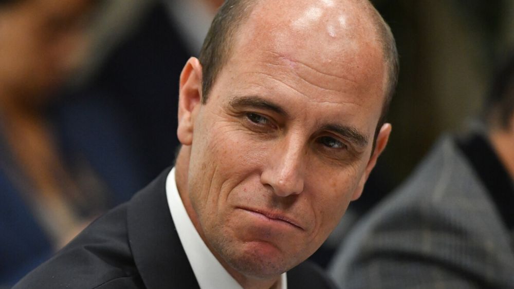 Ministro de Obras Públicas, Martín Arrau. Ministro de Obras Públicas, Martín Arrau.