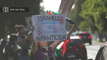 El Desconcierto | 16877 imagen de un afiche contra israel en una marcha pro palestin.webp