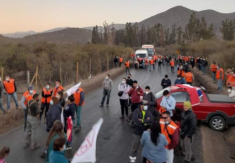 Corte de ruta hacia el tranque El Mauro.jpg