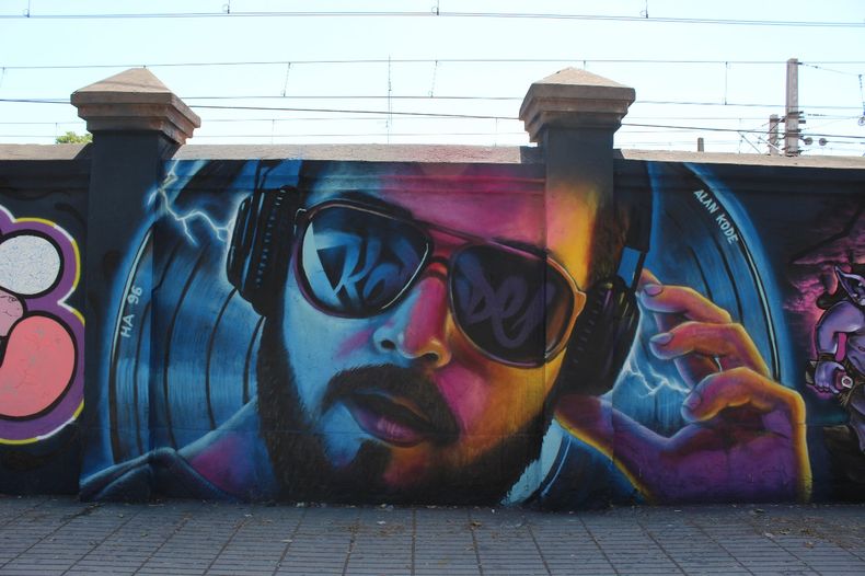 Graffitis en estacion central.jpeg