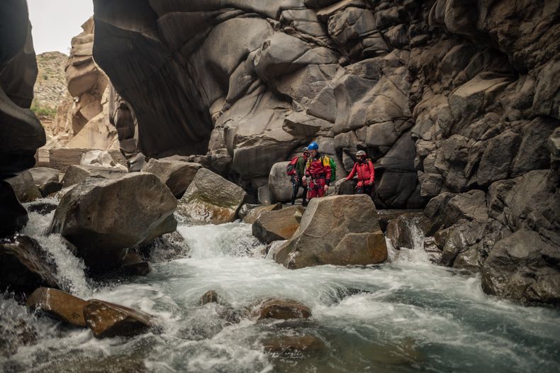 Rio Maipo, Cuevas de los Queltehues