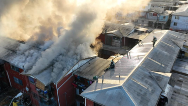 El Desconcierto | Incendio consume viviendas en Renca.png