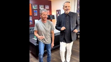 VIDEO| Bosé se lució enseñando el paso a paso de su mítico Amante Bandido