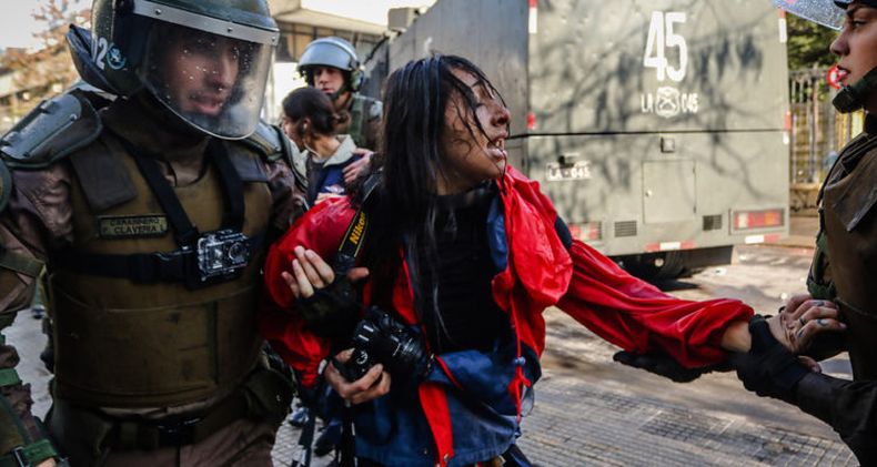 agresion carabinera fotografa 750x400 1.jpg