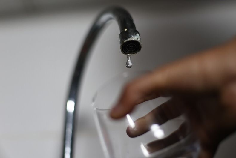 7442 agua potable.jpg