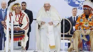 Papa Francisco pide perdón en Canadá por abuso a indígenas en internados católicos
