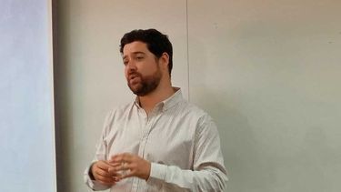 Gobierno pide renuncia de director de Injuv en Biobío, Gustavo Apablaza, por caso de VIF