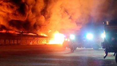 VIDEO| Impactantes imágenes del incendio que tuvo lugar en unas bodegas de Pudahuel