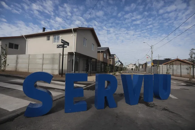 serviu le quito subsidio por no habitar vivienda pese a fiscalizaciones donde si estuvo corte ordeno devolver beneficio.webp