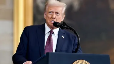 Trump saca pecho y celebra su guerra comercial arancelaria: “Estados Unidos es más fuerte”