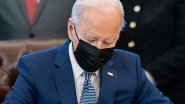 Biden vuelve a calificar a Putin de criminal de guerra y promete más sanciones