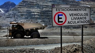 Organizaciones acuden al SEA para invalidar el permiso de ampliación de la mina Los Bronces