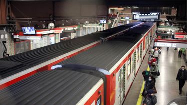 Metro de Santiago reestablece el servicio tras caos provocado por cierre en Línea 4