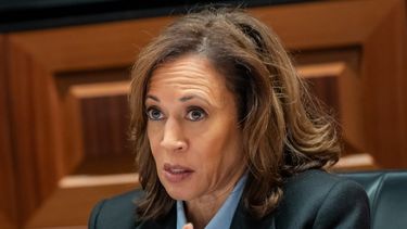 Nueva campaña de Kamala Harris cuestiona postura antiaborto de Donald Trump