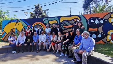Mural de Mon Laferte inaugura actos por 50º aniversario del golpe